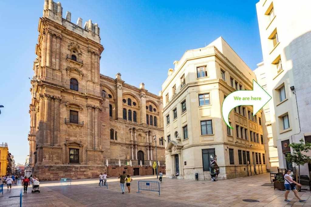 Gran Junto A Catedral Málagasimple * Málaga